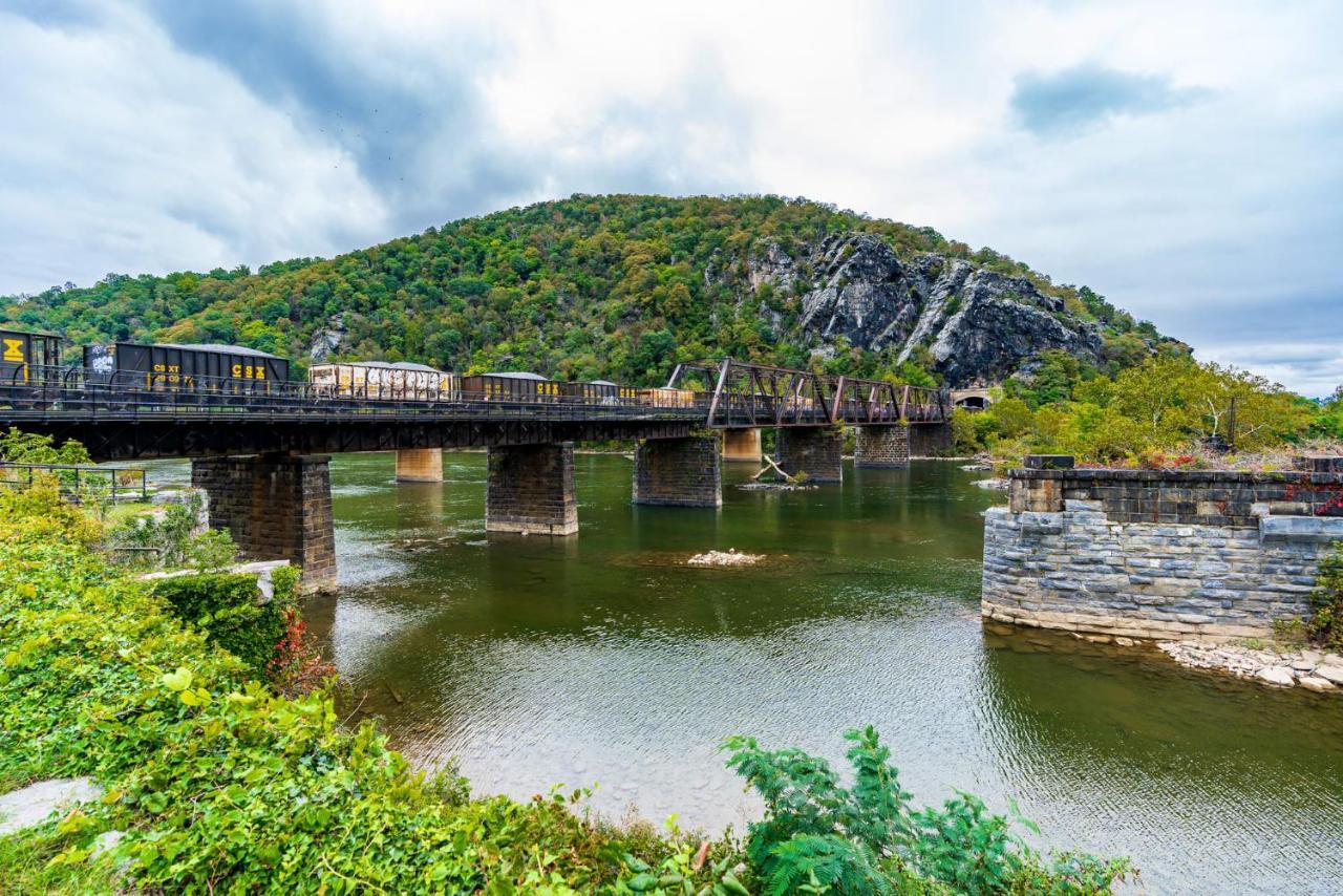 Enchanting Cottage, Walk To Downtown Harper's Ferry Esterno foto